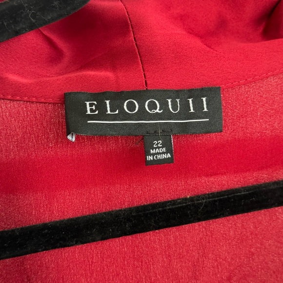 Elegant Red Wrap Dress - Picture 3 of 4